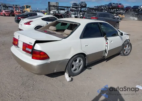 1997 Lexus Es 300 z USA, uszkodzony, nr VIN JT8BF22GXV0038919